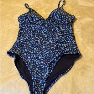 Old Navy women’s size large swimsuit